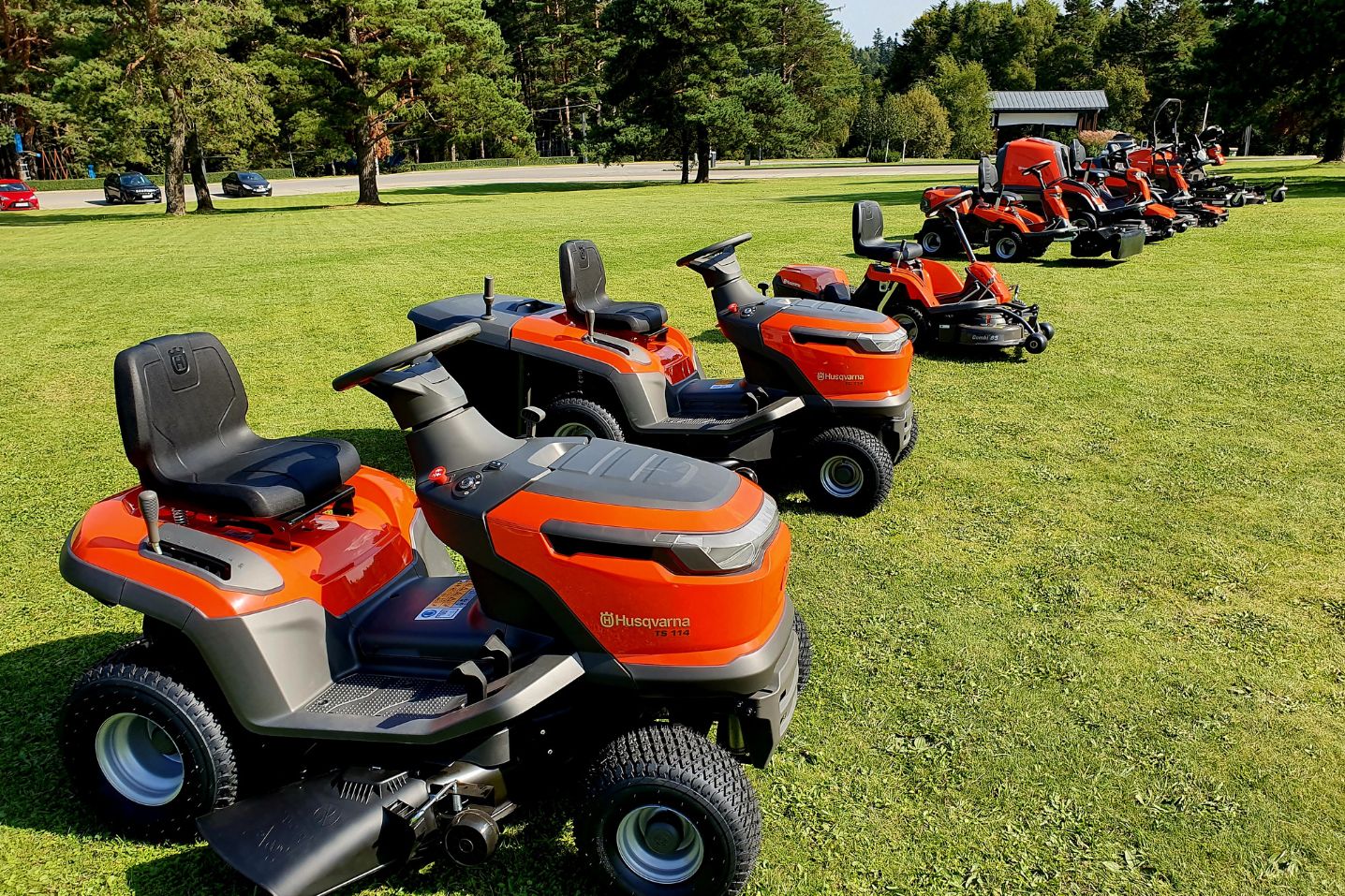 Sprzęt do zadań specjalnych – traktory ogrodowe i ridery Husqvarna | Reptor